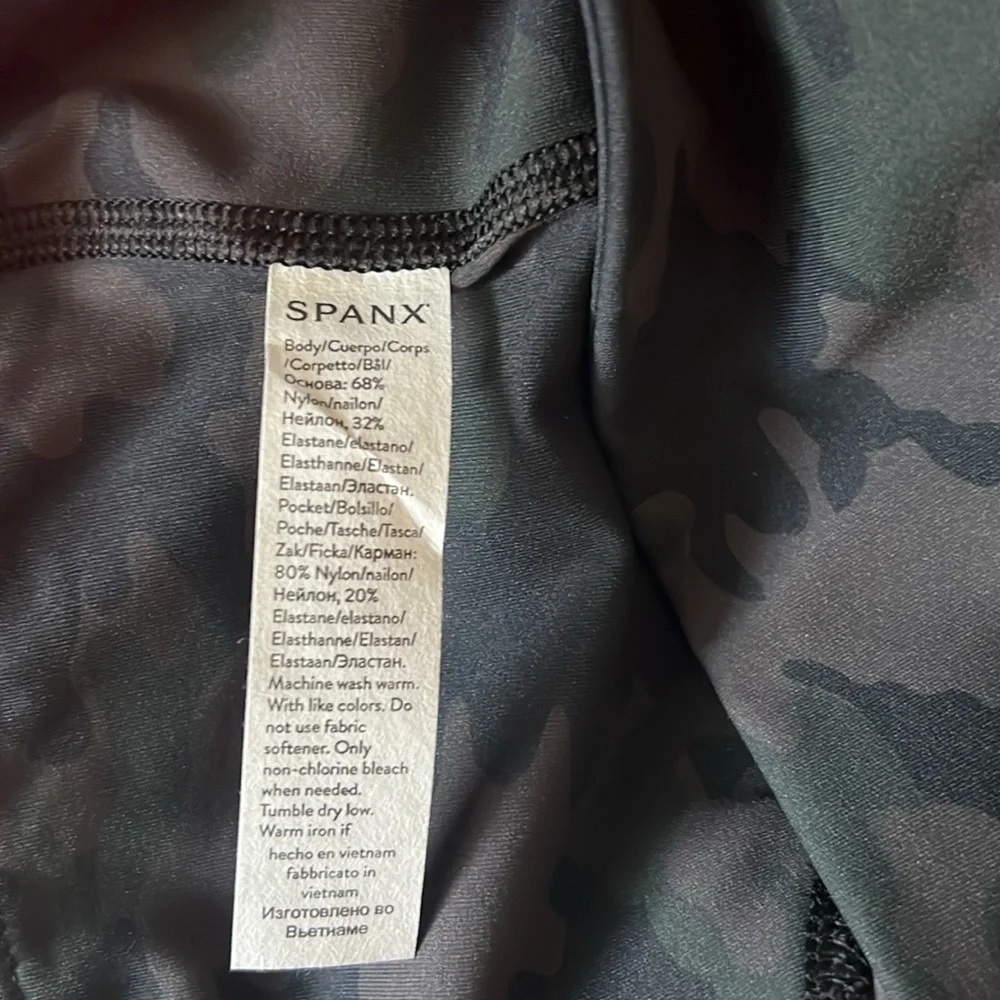 #235. NWT. SPANX Booty Boost 7/8 Printed Camo Leggings - Picture 13 of 13